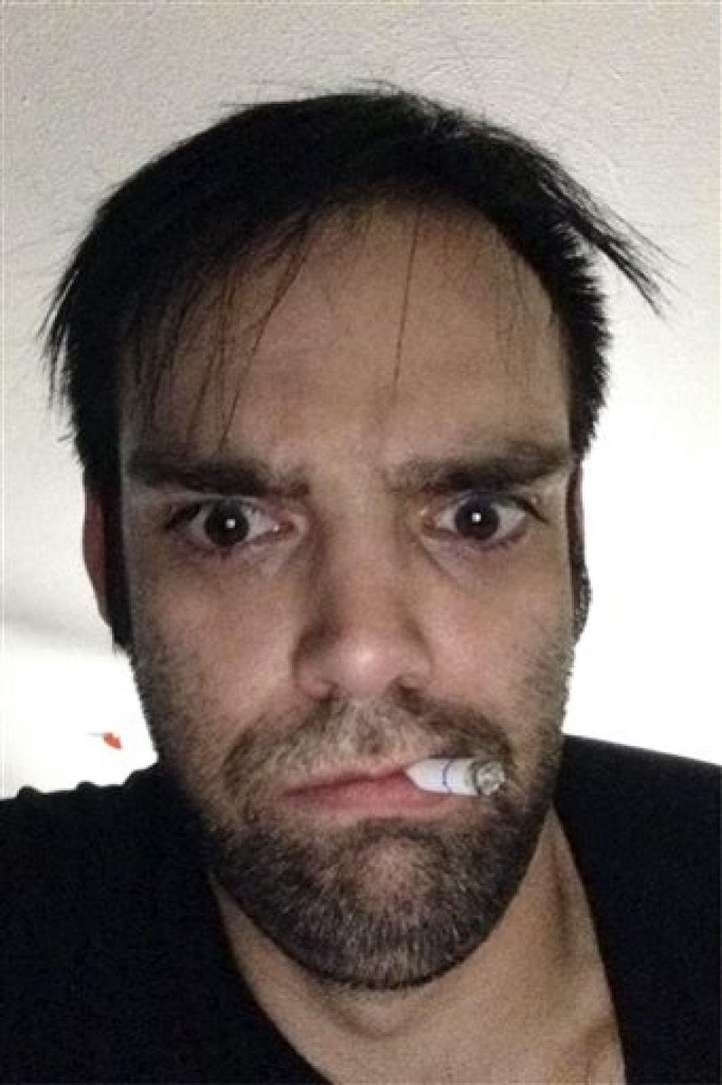 DmitriAgarwal's tweet photo. This is @MadridInfo2 AKA Jason Giminez, he lives with his parents at age 38 and runs an honest fan account in December 2020. He spends his time disliking Cristiano Ronaldo comps on YouTube. https://t.co/sNYBJWfyJI