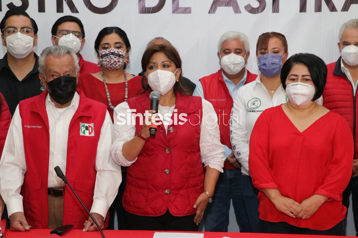 TlaxSintesis's tweet photo. #EstructuraPRI 😁🙂|Se inclina Anabell Ávalos por la unidad partidista de cara al proceso electoral.
 A este proceso le acompaña la estructura priísta de forma presencial y a distancia, así como distintos sectores como el dirigente estatal de la CTC.
📸 @DavidM_Sintesis https://t.co/IgjcdYHjc9