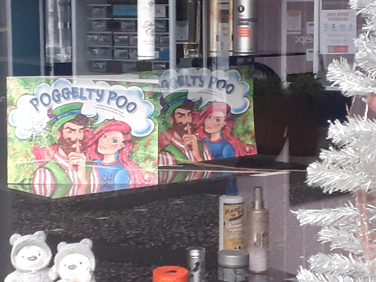 sandymb1956's tweet photo. In the Christmas window at
Carmella MagicK #colinton
#edinburgh childrens book
#PoggletyPoo stocking filler
#edinburghauthor @shellhogg1
@Wingman18 🎅🎄 https://t.co/19O1CufUUG