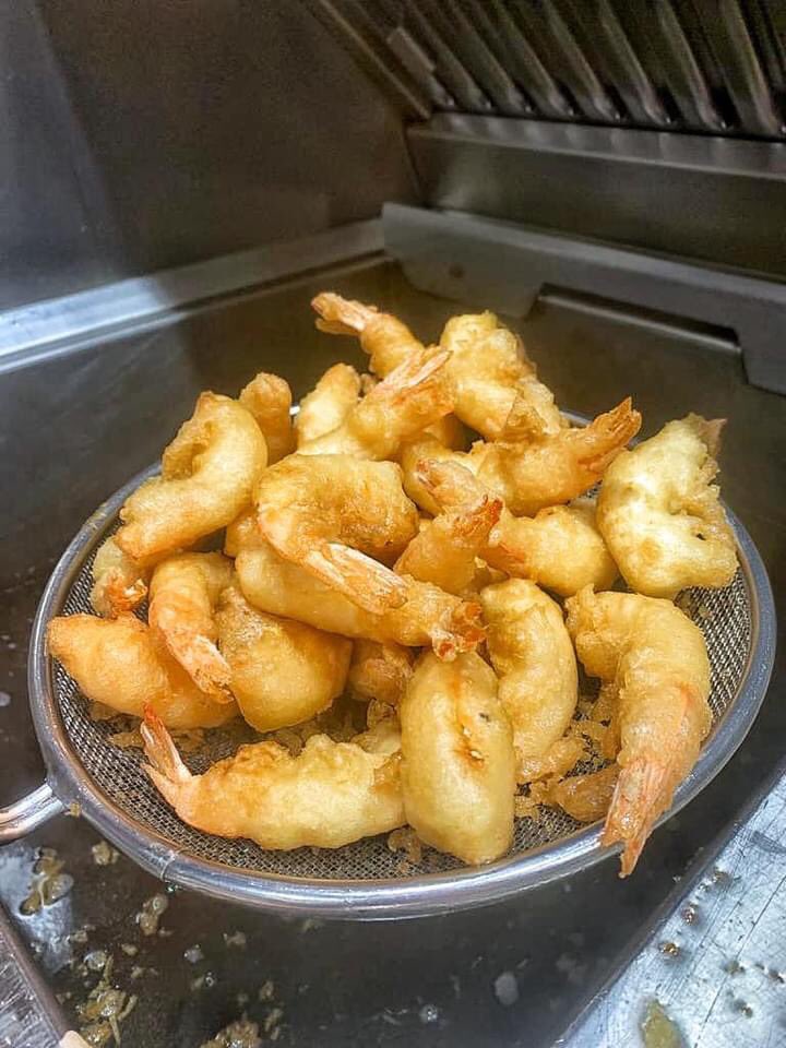 oystershellbath's tweet image. Prime cod, crisp fried prawns, homemade fishcakes, Scottish langoustine tails and more - we’re here until 8.30pm with all your favourites...! 🐟🍟

Order yours here, or pop in → menus.preoday.com/the-oyster-she…
#saturdaynightvibes #takeawaytime #theoystershell