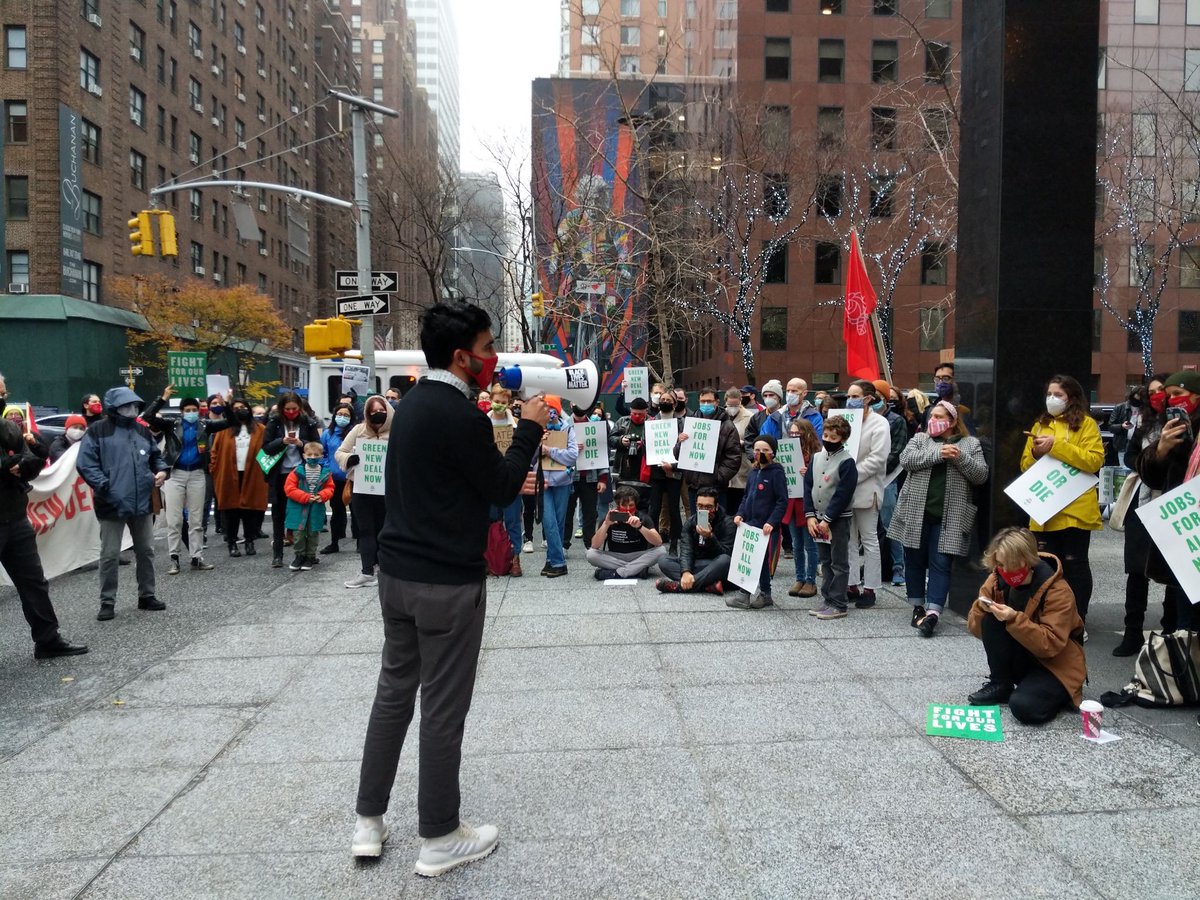 We're out here at @SenSchumer's office to #FightForOurLives! ✊

We demand real relief for the working class:

💰A #PeoplesBailout with $2,000/month for all
🌍A Green Jobs Guarantee
👷🏿‍♀️The PRO Act to strengthen unions
🏥The Healthcare Emergency Guarantee Act

Watch live here 👇