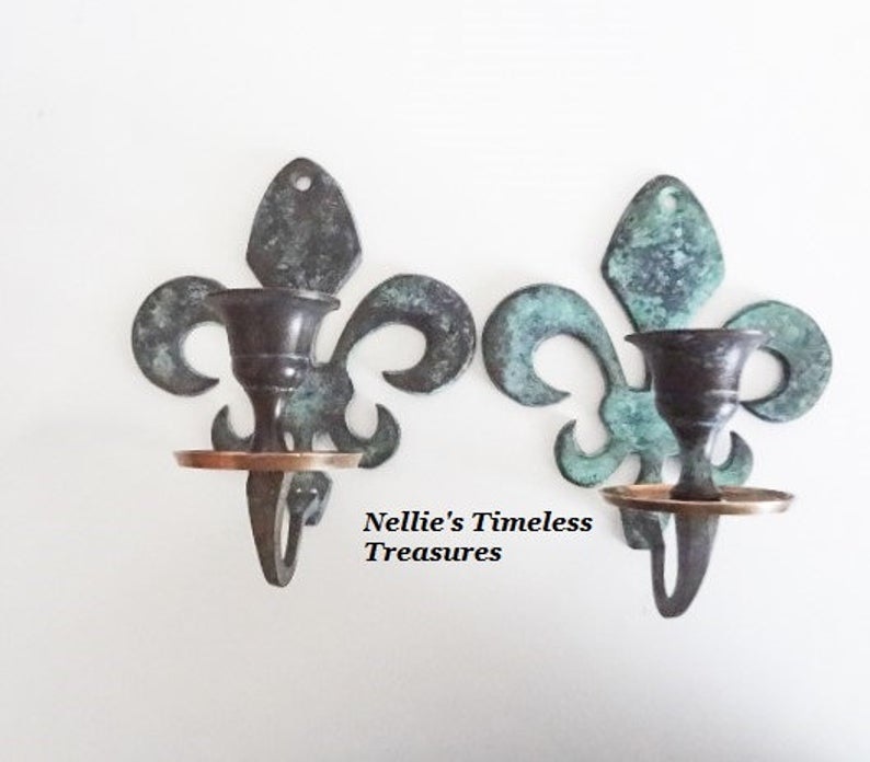 NelliesTimeless's tweet photo. #Vintage #Fleurdelis Verdigris Patina #WallSconce at #NelliesTimelessTreas https://t.co/uhcAzg9VLw #walldecor #vintagehomedecor #roomdecor #wallart #candleholder #wallsconce #homedecor #decorideas #candlesconce  #giftsforher #christmasgiftideas #giftforher #giftideas #uniquegift https://t.co/7BcKB6Vlkl