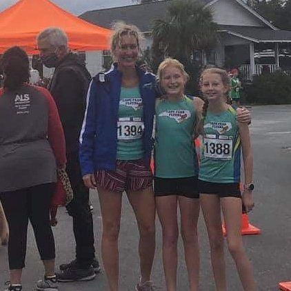 CapeFearFlyers's tweet photo. Amelia, Sadie, & Coach Barbara represented Flyers well this morning. Amelia & Sadie took first and second for the 12 & under Girls and Coach Barbara came in Second in the Masters group. Amelia set a PR running 5k in 20:12
#RunILM #runnergirls #youthrunners #masterrunner #5k # https://t.co/FXmVP5cnuQ
