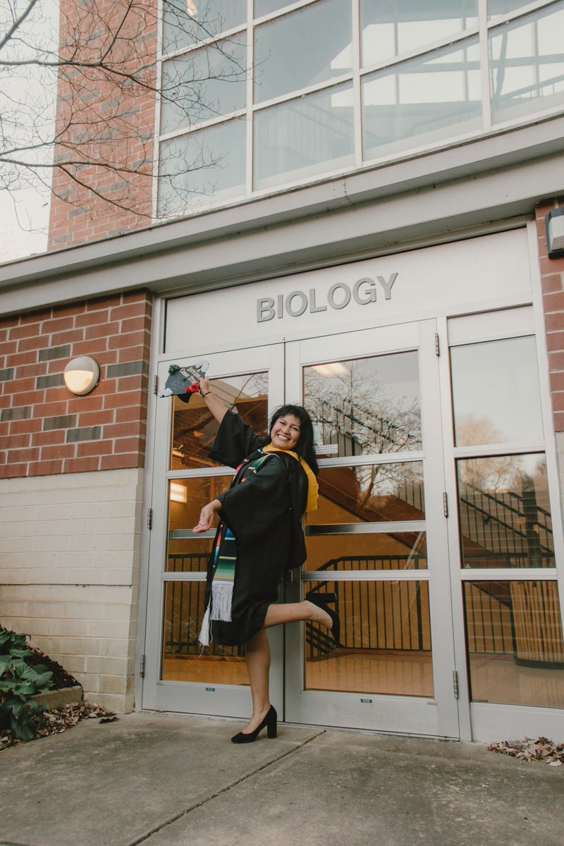 AyeYo_Steph's tweet image. I can’t believe it. I’m ACTUALLY FINALLY DONE😭😭 
My heart cannot even take it. 

This immigrant girl who crossed the border 20 years ago, did it😭👩🏻‍🎓 
#immigrad #Graduation2020