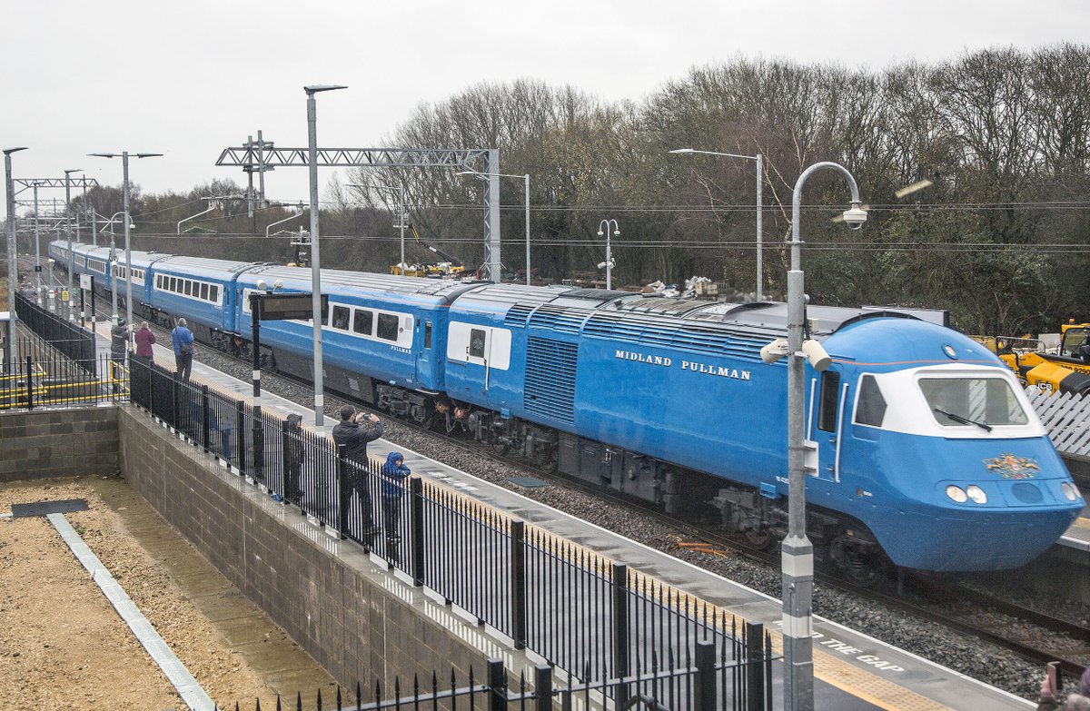 GreySnapper03's tweet photo. The Midland Pullman passes through Kettering this morning. https://t.co/OJDx3FqrXy