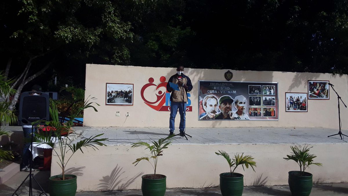 Acto de reafirmación de los principios revolucionarios contra las acciones del movimiento San Isidro.
Se realizó el pasado 10 de diciembre del 2020 en nuestro centro un diálogo revolucionario en repudio a las acciones del movimiento San Isidro <a href="/DiazCanelB/">Miguel Díaz-Canel Bermúdez</a>, <a href="/elsa_ena/">Ena Elsa Velázquez Cobiella</a>