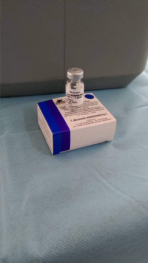 EmbSergio's tweet photo. 🔊Muy orgulloso por estar presente en el momento cuando  recien electo Diputado Nacional Nicolás Maduro Guerra🇻🇪  participó en la 3a fase de los ensayos clínicos de la primera vacuna🇷🇺 registrada en el mundo contra el #COVID19, 💉 #SputnikV. https://t.co/wr0c7QH00x