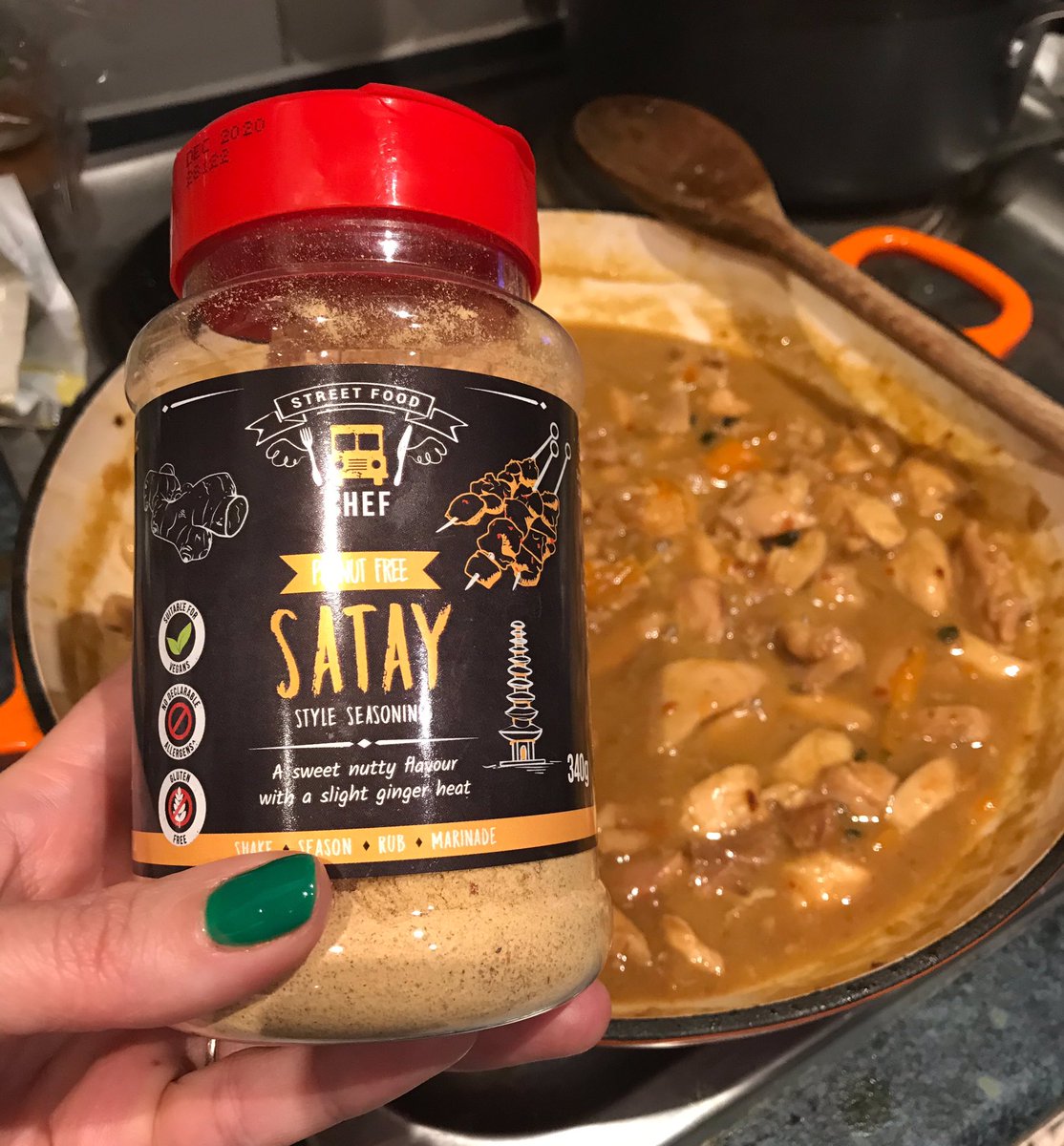 pavlovaandcream's tweet photo. #saturdaynight
Delicious spicy chicken satay using @essentialcuisin Satay mix, onions, garlic, ginger, chillies & coconut milk.
Simples.
Thank you @essential_kay for my goodies. I’m loving them. https://t.co/ly95NvIVvf