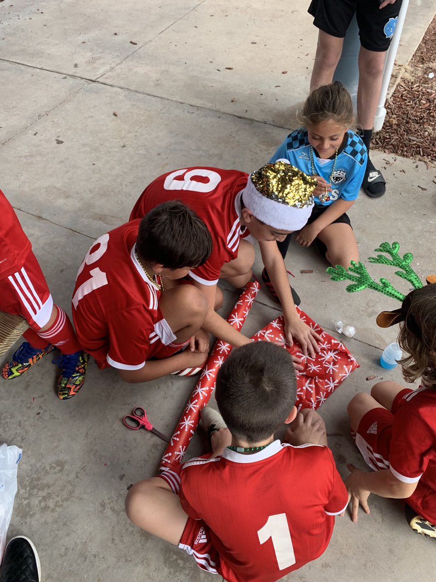 hernandosoccer's tweet photo. FHYSC players, coaches and parents are wrapping Christmas gifts for families and children in our community! #wecare #givingback #welovehernando https://t.co/q3VvPrFm6e