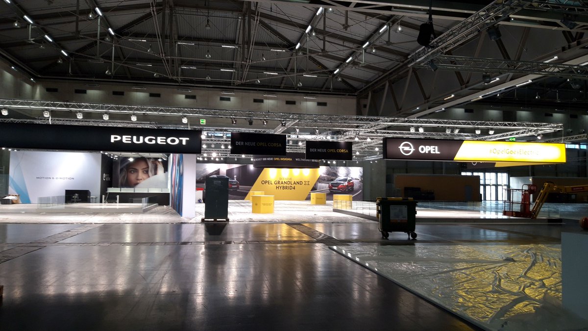 chstummvoll's tweet photo. @i_am_fabs Ja, total arg. War unvorstellbar. Vor einem Jahr war da der Aufbau für die #ViennaAutoShow schon voll im Gange. https://t.co/zXtWmqgFim