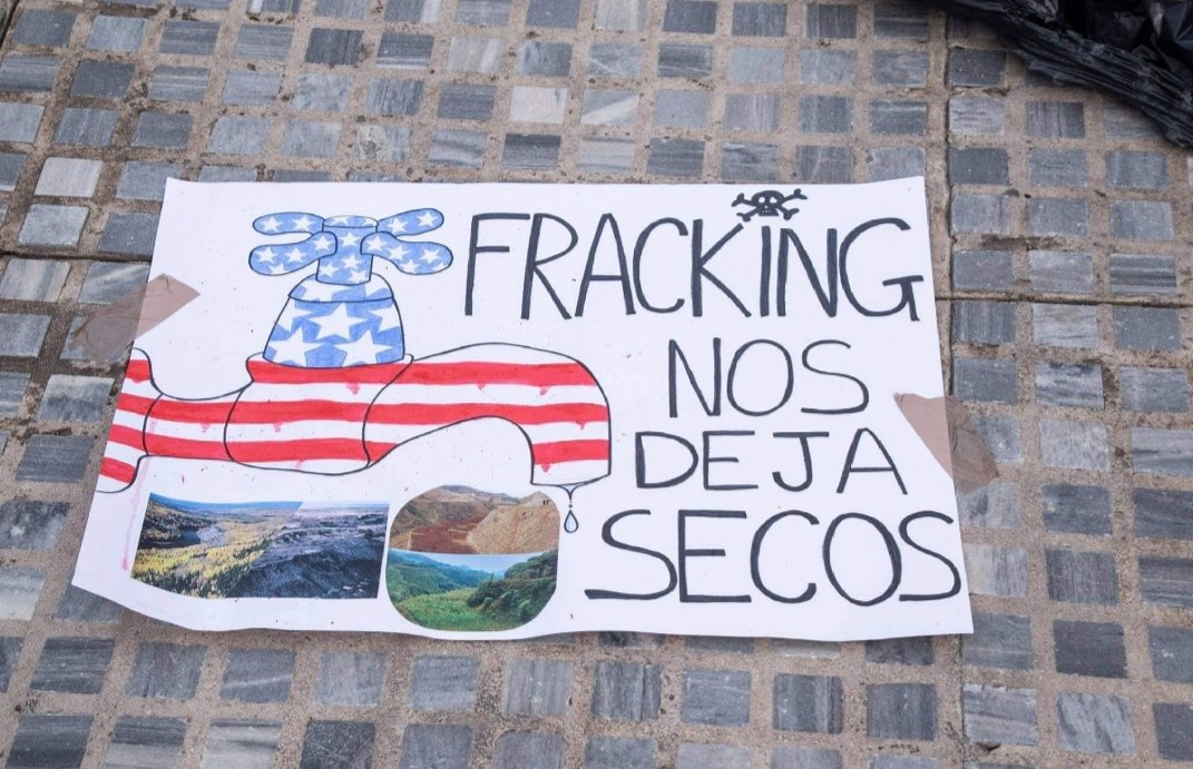 MurciaXr's tweet photo. Ayer salimos a REBELarnos y a defender la vida y la naturaleza contra el mercado global del #Fracking. 
#ElFrackingVaACaer
#JusticiaSocial
#RegiondeMurcia https://t.co/eRN0LmmiZH