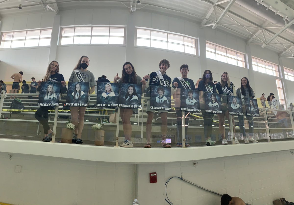 SusanZinkil's tweet photo. Proud Principal Moment - celebrating our senior swimmers! Love this sport and all of our Grizzly Swimmers!  #ChillyGrizzly https://t.co/EULwalCFff
