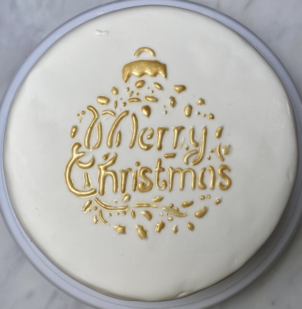 Cluckmuckcook's tweet photo. Christmas cake for the school raffle iced and ready to go. Used a stencil I picked up from Iced Jems , with royal icing then painted for gold food paint. #gbbo #ChristmasIsComing #Christmas https://t.co/MLDl56qQqf