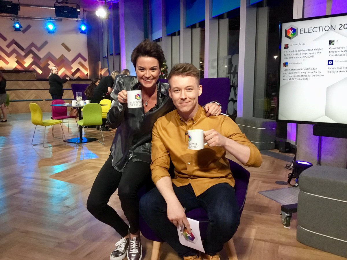 Fionasstalker's tweet photo. One year ago tonight #TVHubby β€οΈβ€οΈπΊ #BBCElectionCafe https://t.co/2wzAJvnx18
