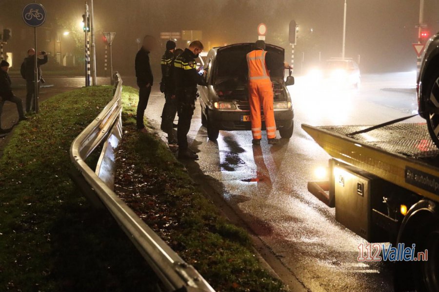 Maaltijdbezorger met auto in de vangrail op de Ringweg Koppel in #Amersfoort. 112Vallei.