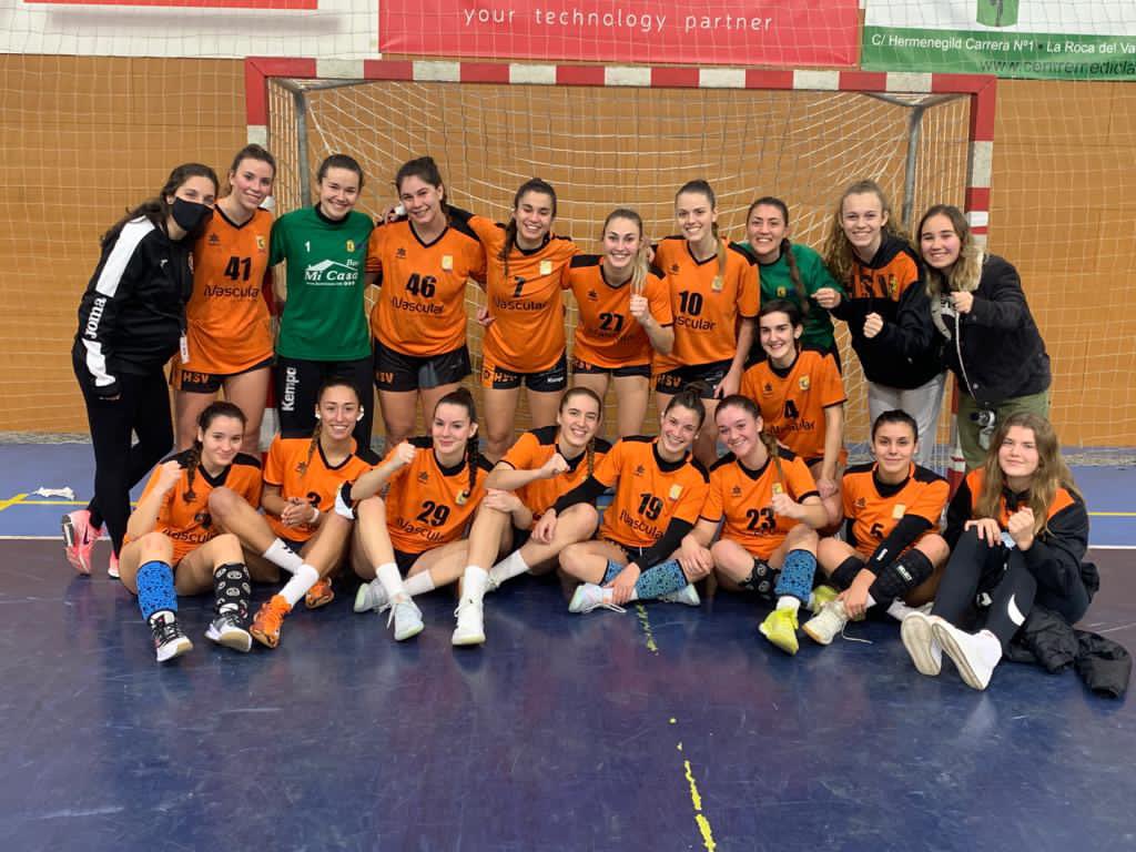 irenemolo97's tweet photo. +2🔥 una semana más Bruna!! Vamosssss 🖤🧡🖤🧡 @HandbolStVicenc https://t.co/IqHtJUVjya