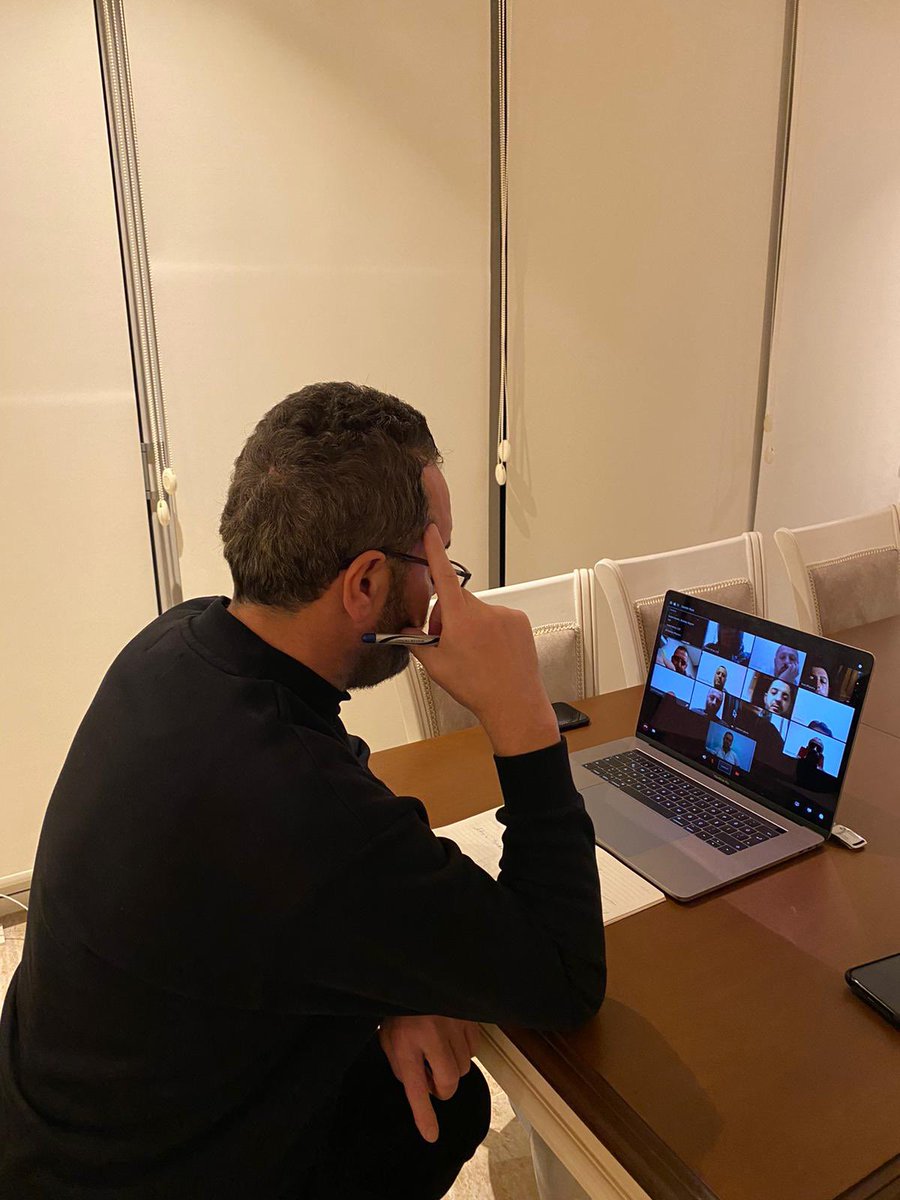 BeykozAkParti's tweet photo. AK Parti Beykoz İlçe Başkanımız M. Hanefi Dilmaç, teşkilatımızın kılcal damarları olan mahallerimizin kıymetli başkanları ile video konferans yöntemiyle bir araya geldi.

En büyük gücümüz, teşkilatımızın her kademesinin uyum içinde çalışması ve milletimizle kurduğu gönül bağıdır. https://t.co/I0l6Qx4G8g