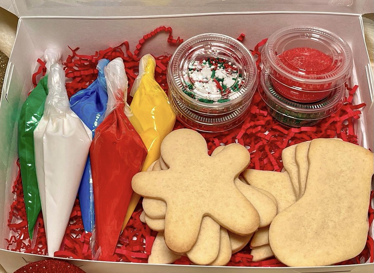 SHCakery's tweet photo. Hey guys I’m going to be doing a flash sale of Christmas DIY cookies on December 19th! It comes with 12 cookies, icing and sprinkles! Message me or DM me on ig to place your orders 🤩🎄 https://t.co/6DHvGi8qrb
