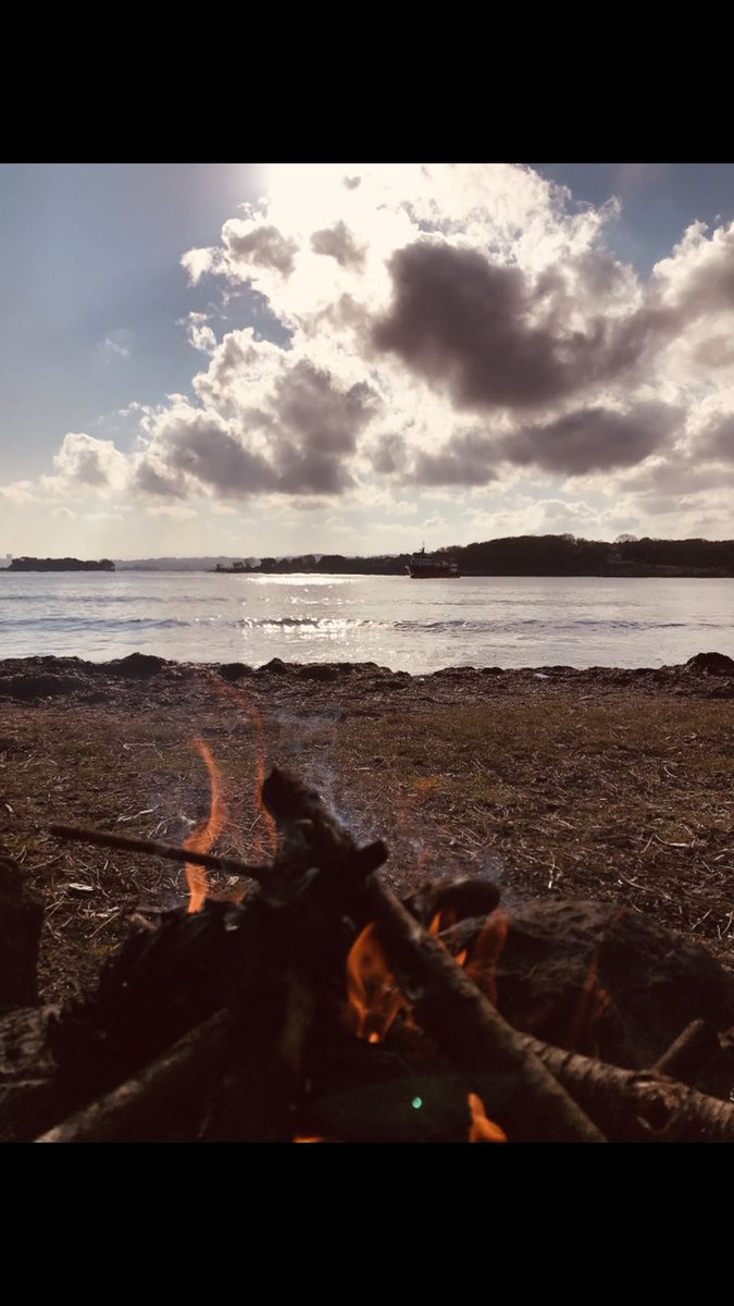 seda30232177's tweet photo. İnsanı ateş değil,kendi gafleti yakar. Herkeste kusur görür, kendisine kör bakar. Neye nasıl bakarsan, o da sana öyle bakar...
Mevlana... https://t.co/EaCUJDdW8X