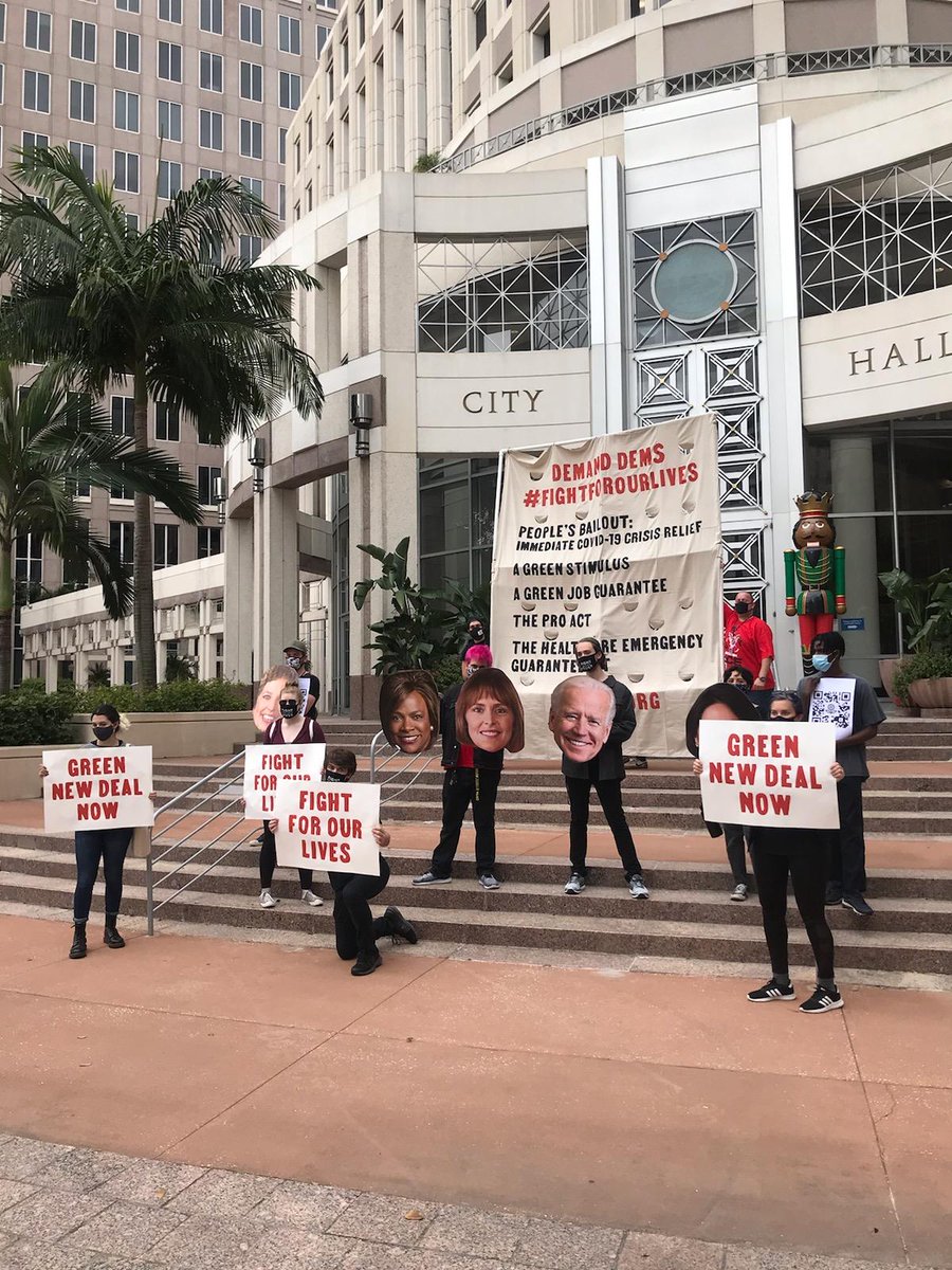 Orlando DSA stands with DSA chapters across the country to demand our elected officials #FightForOurLives!