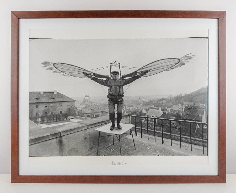NewAuctions's tweet photo. #Hucek, Miroslav. Mr. Makovicka's Wings. Fine reproduction of a photography by Hucek. 14 x 19 inches, matted, in glass-fronted frame. SIGNED BY HUCEK. Np, nd [75/100] Bregant, Loving Life the Way it is. 100-101. https://t.co/6syNIemDNH https://t.co/r1kzWZSmeD