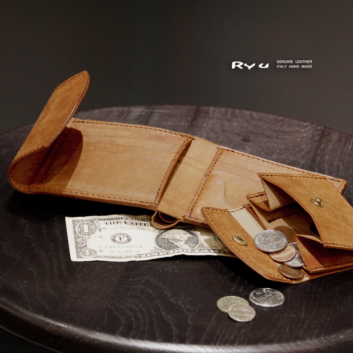 wathz_co_ltd's tweet photo. 【SEPARATE COIN (S) WALLET】

セパレート機能が魅力の
シンプルな折りたたみ財布が登場です

小銭が取り外せるので仕事やプライベートなどシーンに合わせて持ち方を変えるのもおすすめです

#leather #本革
#handmade 
#gift #present
#革財布 #折財布
#ミニマリスト
#小銭入れ 
#halfwallet #Ryu https://t.co/eq3zstR3nz