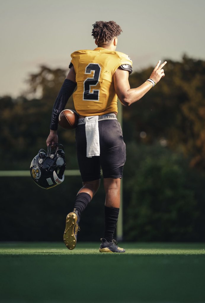 ard_christian2's tweet photo. Football has brought my life lessons, it’s better me as a young man, I’ve grown because of it. These four years have been the absolute best. Wouldn’t want it any other way. #2signingout #foreveracub #foreverawildcat ✌🏽 https://t.co/NzdFs6SXwe