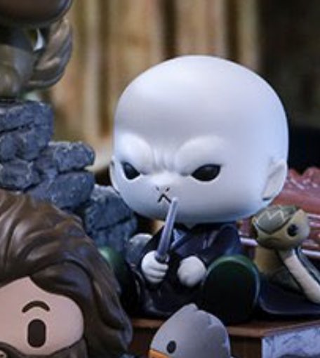 แฮรี่น่ารักมากกก ไม่ไหวจริง ละดูวดม.ดิ หน้าบู้บี้55555 มีนากินีอยู่ข้างๆด้วย