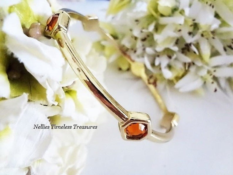 NelliesTimeless's tweet photo. #VintageAvon #BangleBracelet at #NelliesTimelessTreas https://t.co/6Qunriz7ii #bracelet #stackingbracelets #thinbangle #thinbracelet #braceletlover #braceletaddict #jewelry #vintagejewelry #jewelry #giftforher #giftsforher #giftshop  #jewelrygift #avonjewelry #avon #giftideas https://t.co/4HuH7sMYuz