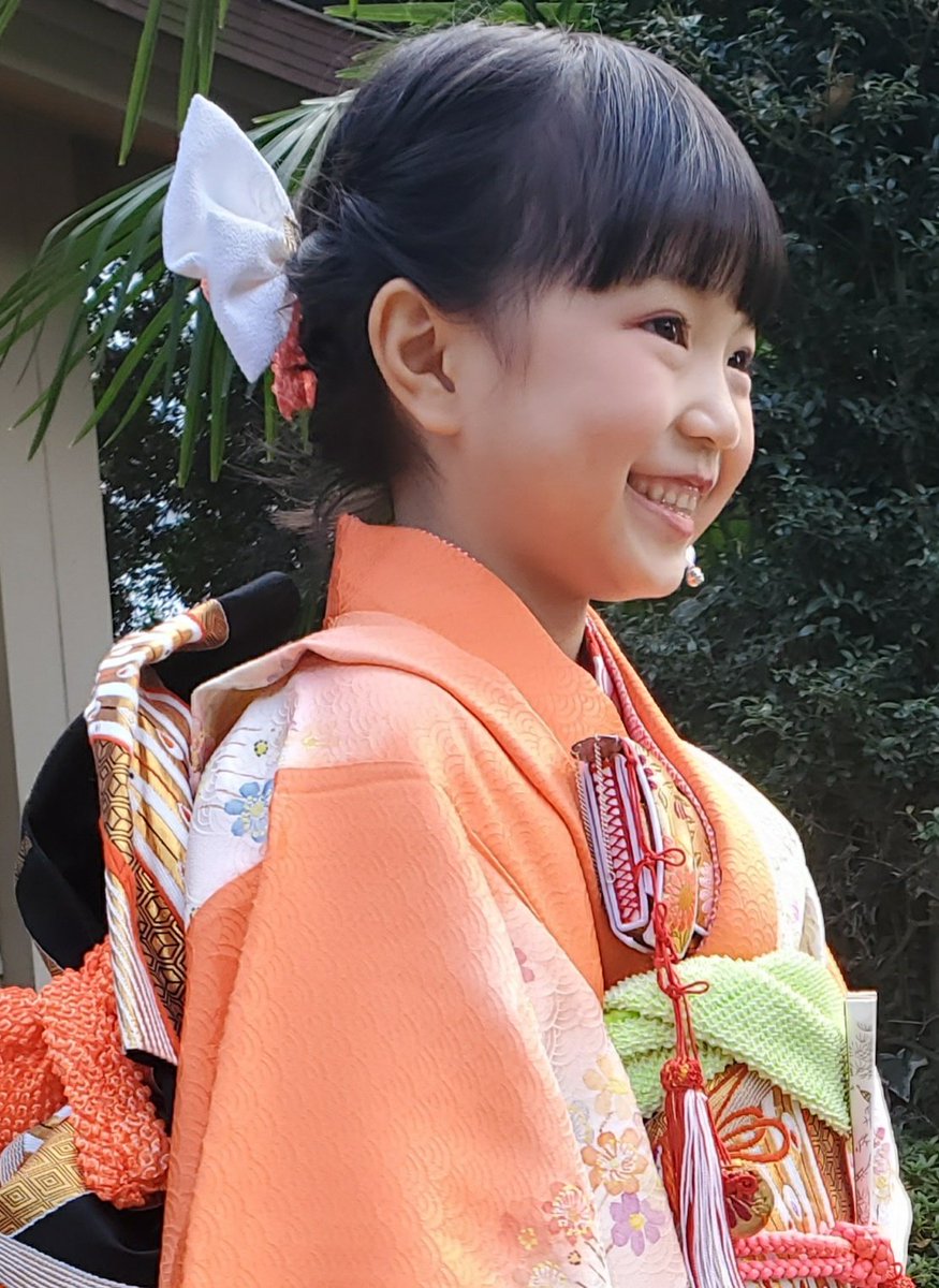 しゅん 有香 連日投稿失礼します 七五三の着物 一式 髪飾り 小物類 年程前に亡くなったひぃおばあちゃんと27年前に亡くなったひぃおじいちゃんが 有香の母に選んで贈ってくれたものです きっと喜んでくれているんじゃないかなと思います