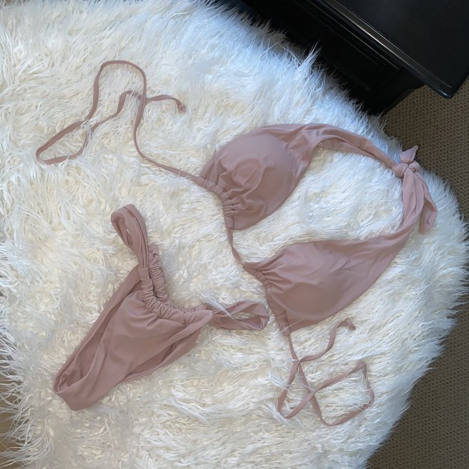 More items listed on my Poshmark✨ ALL $10 💗 https://t.co/U1XYBMIQUX https://t.co/hn8OSx58FG