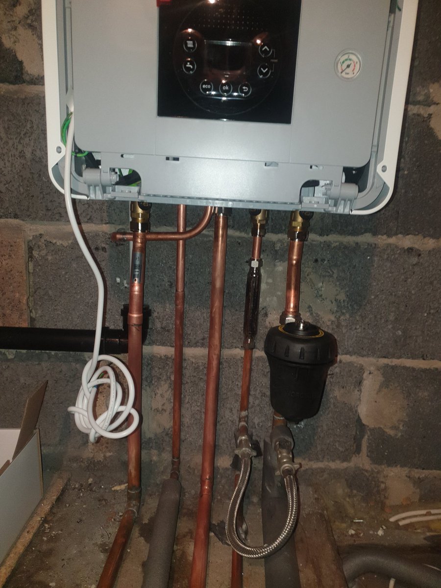 stan6261's tweet photo. Boiler swap today with #SimpLeeplumbing did pretty much full swap whilst Lee did flue and condensate pipes outside #apprenticeplumber https://t.co/4D7bniSeQU