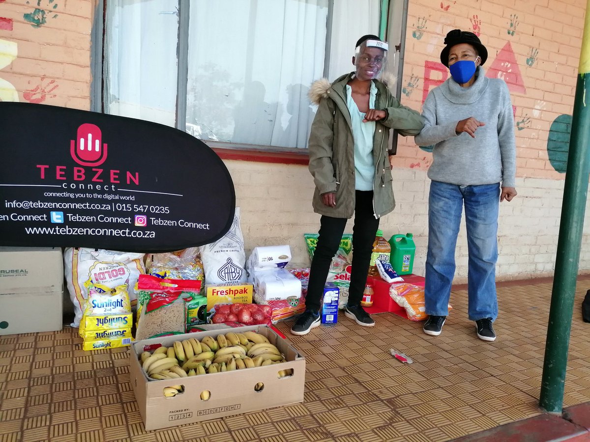 Hunadi_theHost's tweet photo. @smegsouthafrica I tag my friend @DocTebzen  for always donating food parcels to a disability center In Lebowakgomo. It is very sad that the mother who actually stayed with 4 of those kids has passed on, my friend Tebzen and I will have to look for more sponsors to help.I hope he makes it. #Smeg https://t.co/nxv4HRJcqb