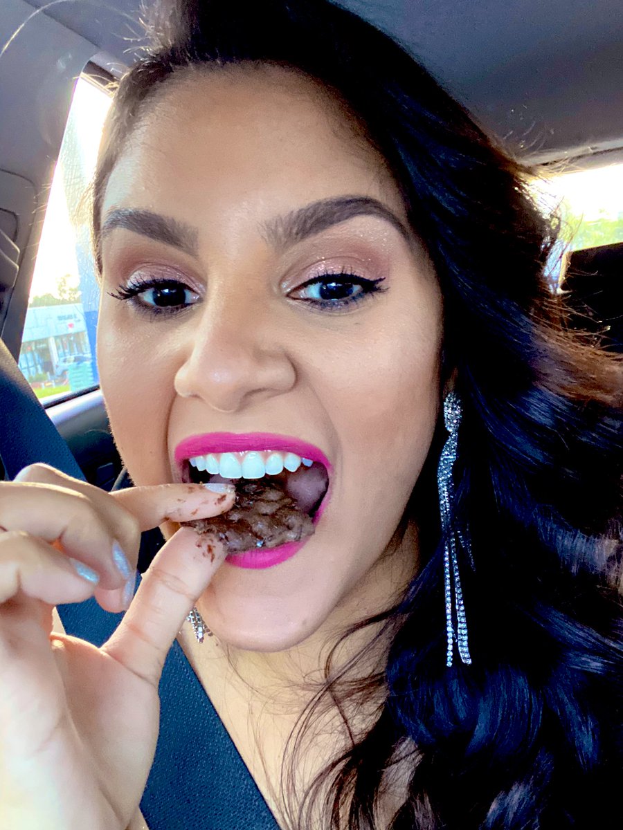 vsnt8's tweet photo. Nunca vayan a una boda sin snacks😉
#ViviTips https://t.co/1kUsra9eMZ