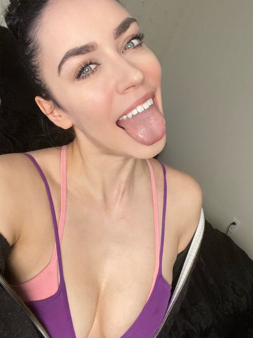 Don’t lie, you wanna cum on my tongue 😛 https://t.co/rFez2HGsDA