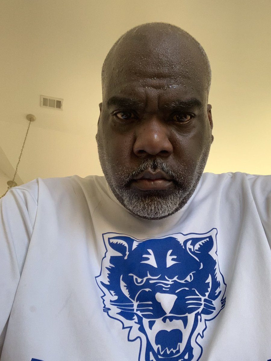 Kwray54's tweet image. Bama was dropping those Prince Hall Beads on Arkansas. So I headed out for some Ray Family Crossfit. 1 Mile plus 3 rounds. Tide Boss but done! Leggo! #FVSUFootball #GoalsToMeet #TrenchMob