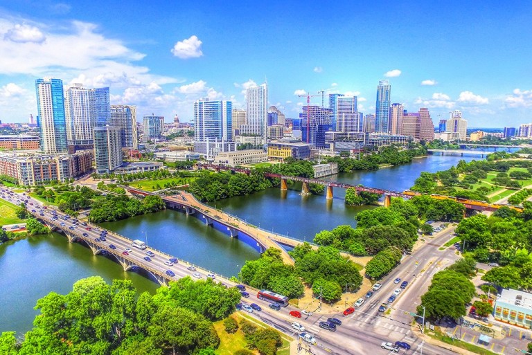 MagicMoving's tweet image. Wanting to move out of a big city but not ready to live rurally? Here are a few options to look into. bit.ly/344humS #bestcitiestolivein #movingdestinations #movingoutofstate