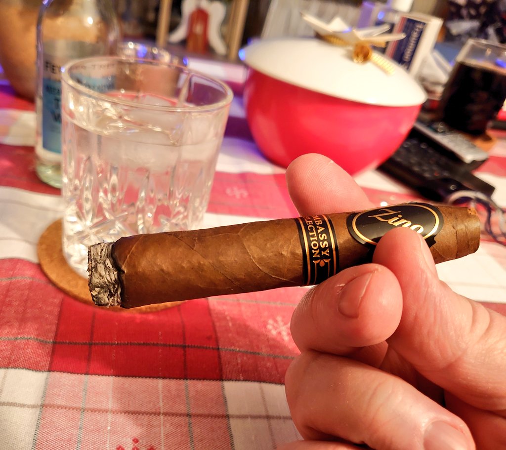 DerFredo's tweet photo. After a double gig "in" Slovenia and England, I think I'll top this speaking year off with a Norwegian Gin and a Dominican cigar. 😃 #SQLSatSlovenia #DDD2020 #Bareksten #Zino https://t.co/NDjAneO9iu