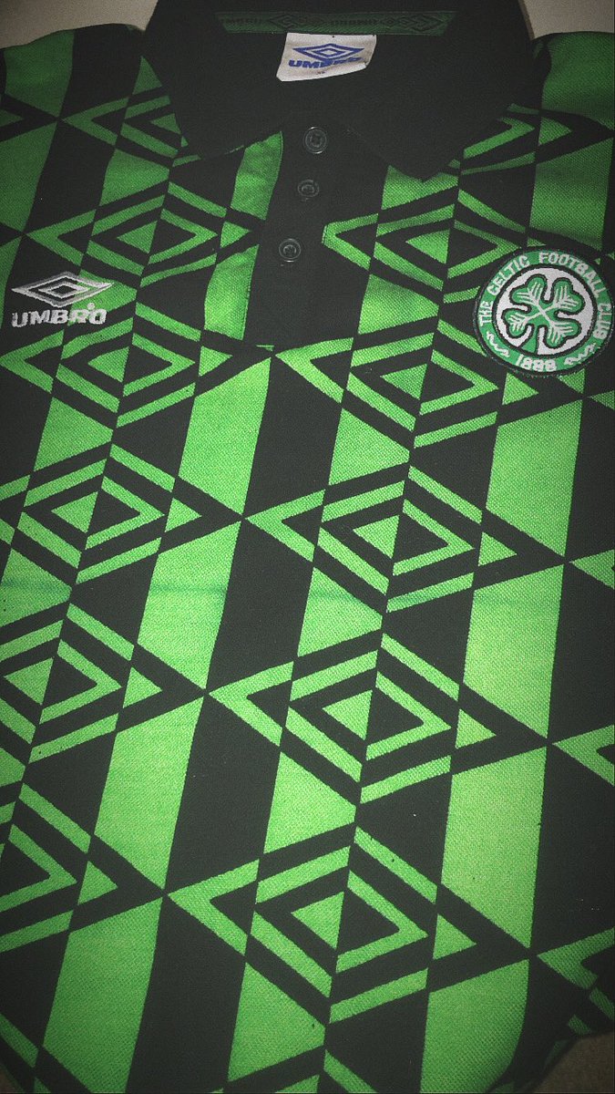 They don’t make them like they used too🤤 #Celtic #Umbro #classicfootballshirt