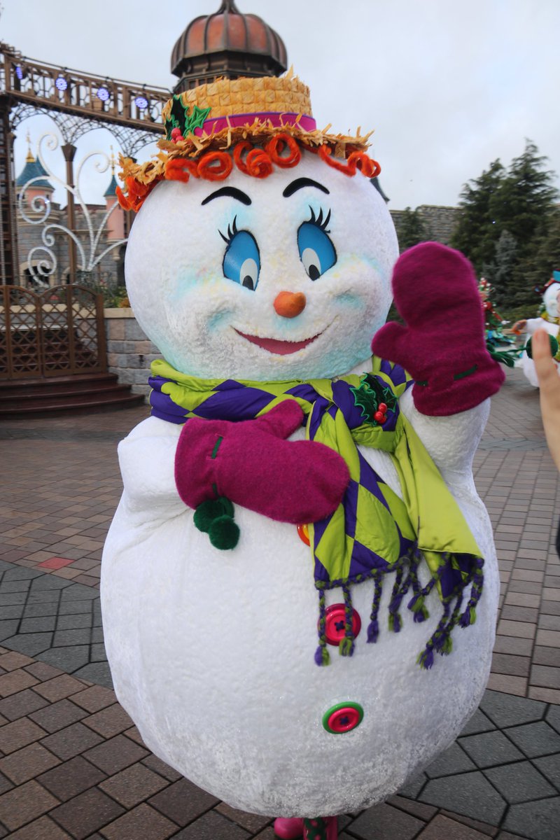 360DegreesofDis's tweet photo. Winter fun at Disneyland Paris! #DLP #Snowwoman #Snowmen #DisneySnow #DisneylandParis #DisneyChristmas #DisneyHolidays #RareCharacters #DisneyParks #雪 #ディズニー https://t.co/qRtLot6AaX