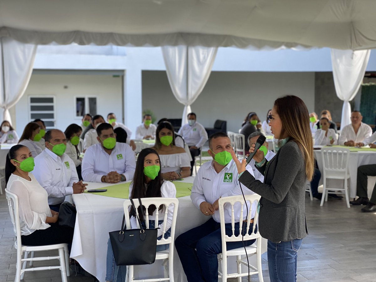 JasminBugarin's tweet photo. El día de hoy la #FamiliaVerde nos sentimos más fortalecidos que nunca con la visita de nuestra Dirigente Nacional @karencastrejon_, bienvenida amiga a está tu casa. https://t.co/yoPsEiiIfA