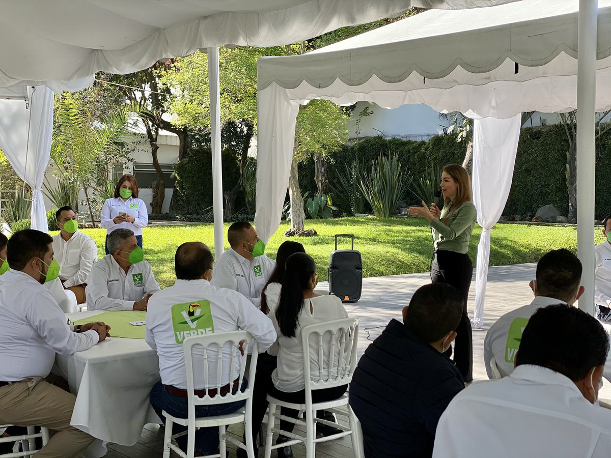 JasminBugarin's tweet photo. El día de hoy la #FamiliaVerde nos sentimos más fortalecidos que nunca con la visita de nuestra Dirigente Nacional @karencastrejon_, bienvenida amiga a está tu casa. https://t.co/yoPsEiiIfA