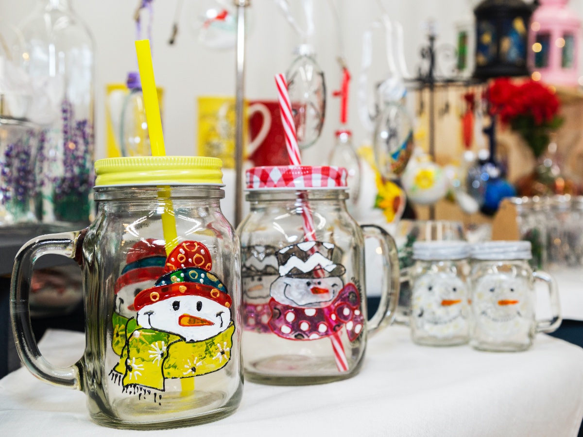 Find that something special at the Holiday Art Market in the Outlet Mall - side entrance. 20 vendors with lots of gift ideas. Open until 6pm today and Sunday 11am - 6pm. #buylocal #holidayartmarket #staycations #SafeTravels #wrunited #stjacobswinter