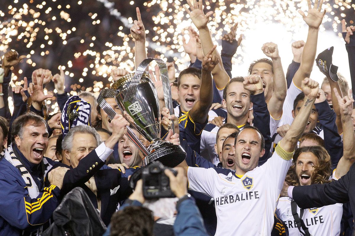 LA Galaxy - Houston Dynamo (2011)Un solitario gol de Donovan devolvió la  #MLSCup   a las vitrinas de los californianos, después de varias temporadas viéndose apeado de la gloria.  #HoldItDown no reaccionó hasta que recibió el gol y ya fue tarde para disputar el título.