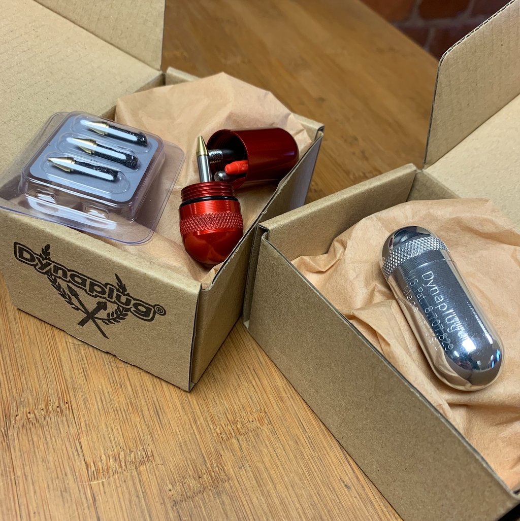 VeloAtelier's tweet photo. Looking for nifty stocking fillers? 🎄🎅🎄
The Dynaplug Tubeless Repair Kit is the perfect Christmas gift for the cyclist who runs tubeless.
Follow the 👉 https://t.co/XzuwJ0mp6T 👈 to shop our products.
#dynaplug localbikeshop #shoplocal #supportlocalbusiness https://t.co/RxU54ahSUl