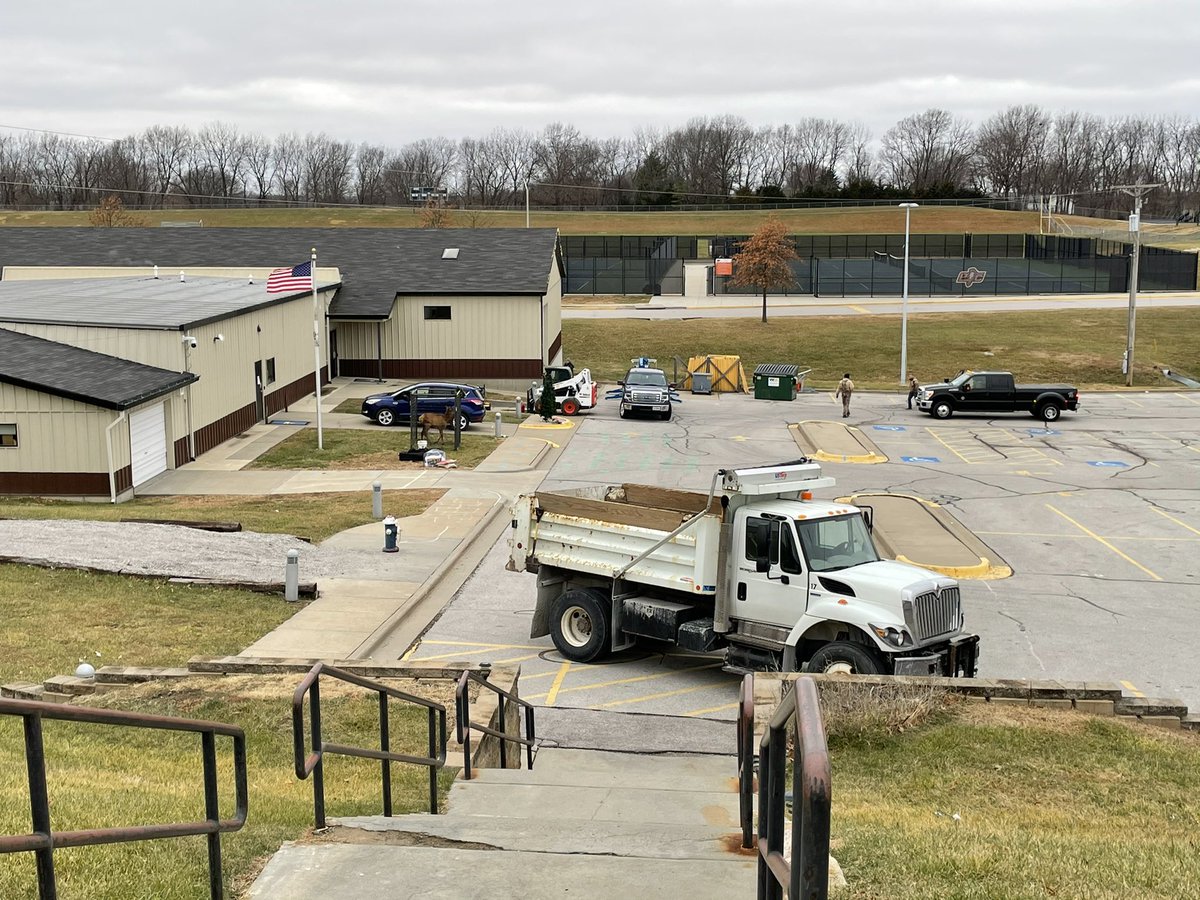 Noller7Director's tweet photo. Come join us at @NCCRocks this evening to support @NCCAgSciences FFA Winter Wonderland.   The event runs from 5:30 PM to 8:30 PM.   $5.00 cash or card per car!  Setup in process...will be awesome after dark! https://t.co/4PuB41f8WF