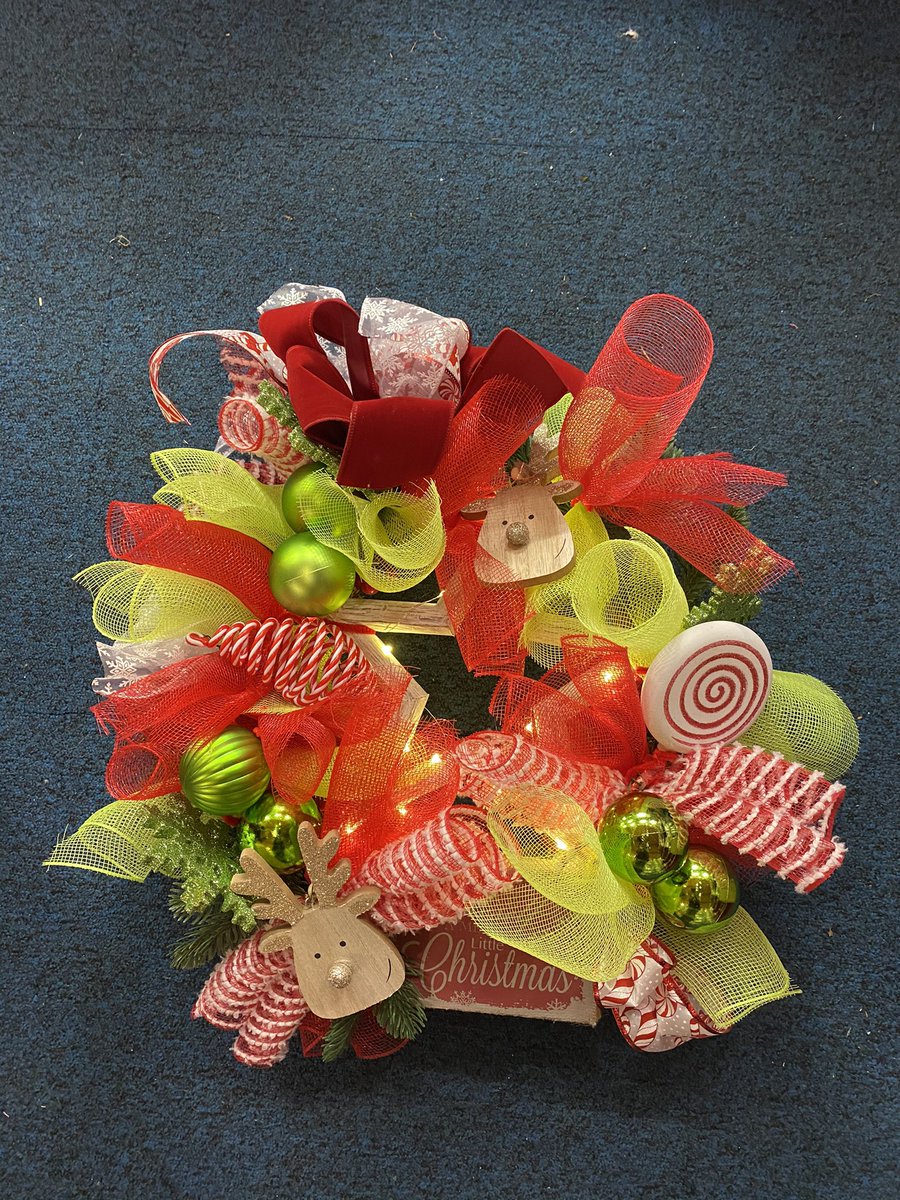 candleshopmitch's tweet image. Just arrived today, and sorry too say LAST ONE, another of Maxine’s stunning #handmade #decomesh wreaths, this one comes with lights too 👍👍.@J21Coaching @Dollie1952 @sallyeaves @GunmakersBrum @SevernOffice @nmurphywriter