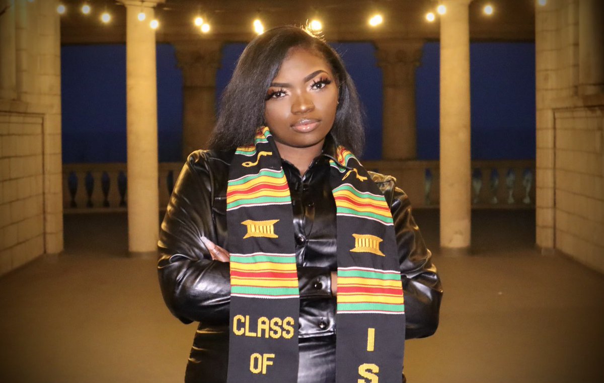 ThatGirl_U_Hate's tweet image. a DEGREE hotter in the middle of winter 🔥👩🏾‍🎓 

#MamaIMadeIt #BlackGrad #DeltasGraduate #3years