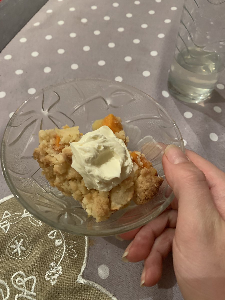 NatasjavO's tweet photo. En niet te vergeten het heerlijke nagerecht: abrikozen-appelcrumble met zoete aardappel https://t.co/VPsgpBwFOR