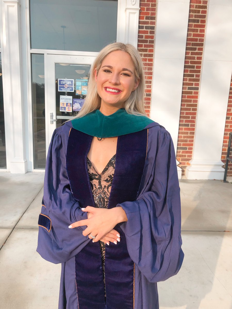 _kburrow's tweet photo. At 16, I dreamed of becoming a physical therapist one day. At 21, I was finishing up my undergraduate degree at Baylor and was accepted into physical therapy school. Yesterday, I graduated with my doctorate of physical therapy. 

I did the dang thing &amp; I’m so proud of myself 🤍 https://t.co/Q3AdqI63FB